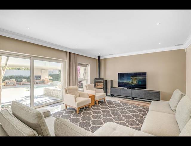 4 BEDROOM HOUSE FOR SALE IN BENMORE GARDENS